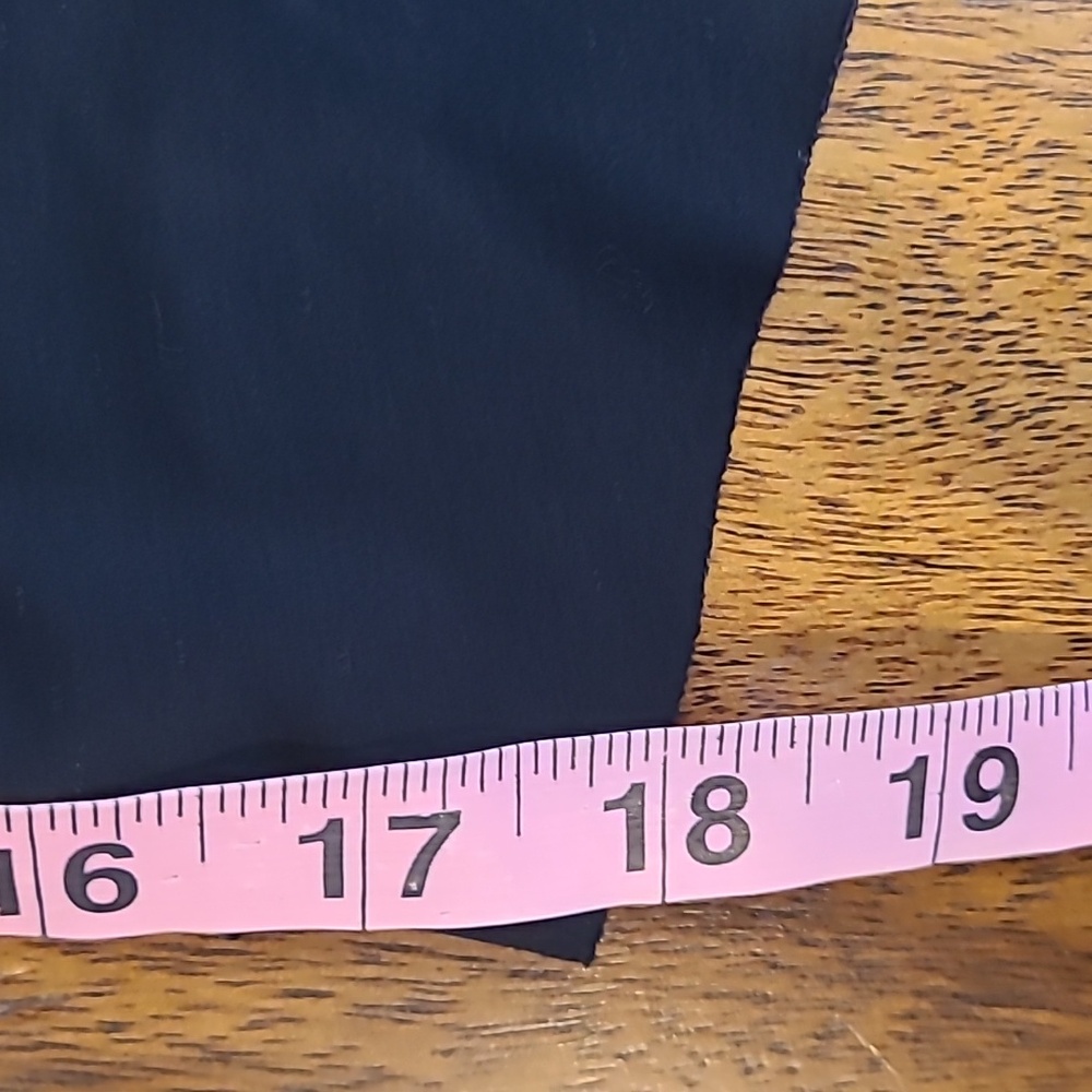Lululemon high rise crop legging Size 12. - Picture 6 of 6